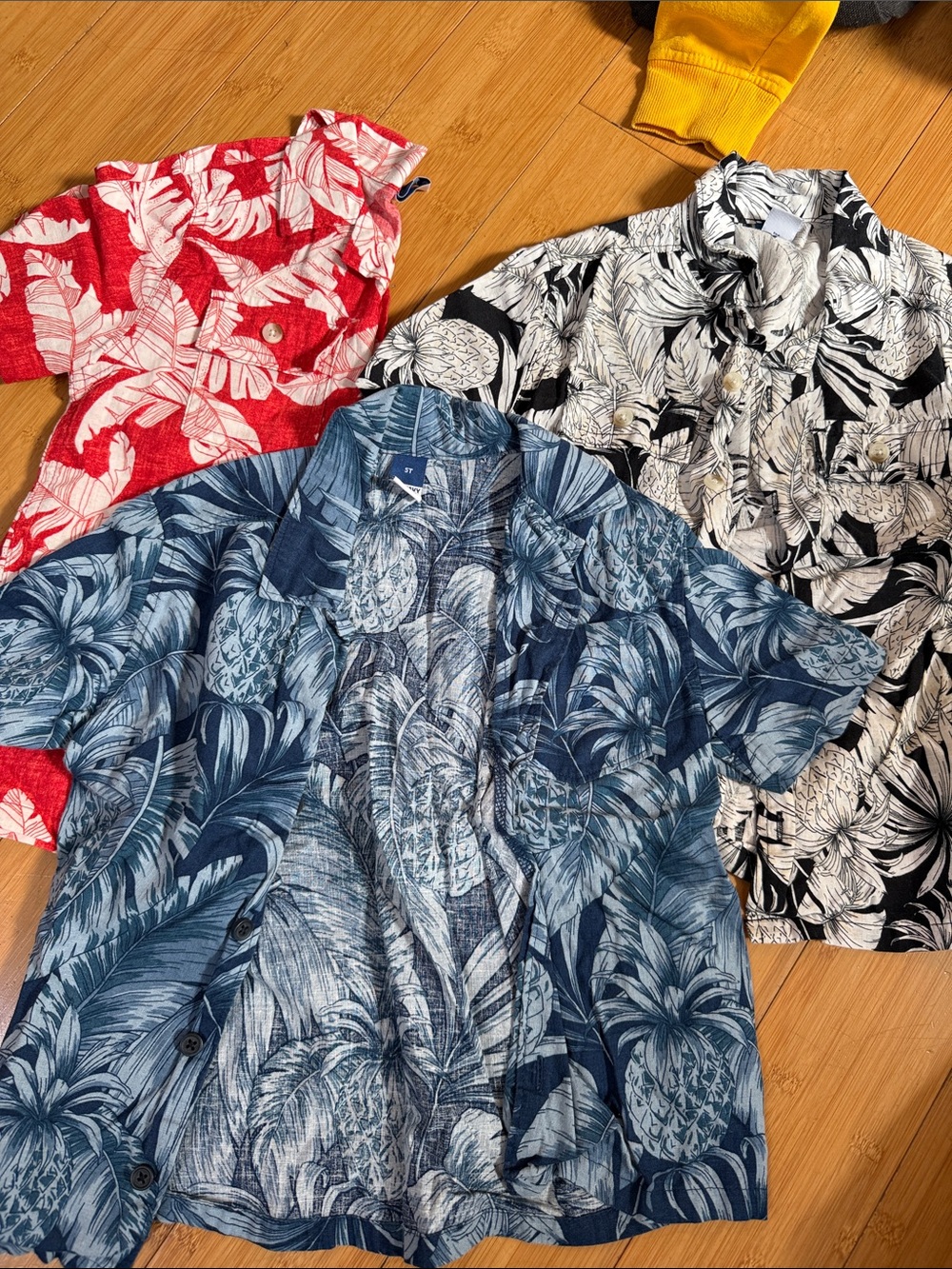 Old Navy size 5 set of 3 boys button down shirts